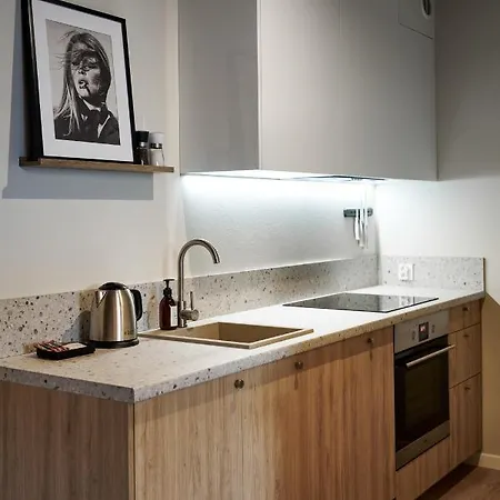 The House Near & Old Town Lägenhet *