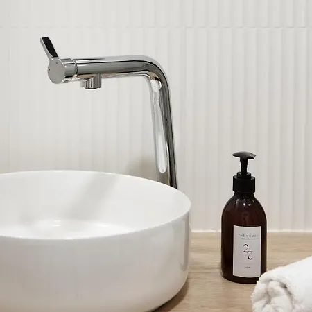 The House Near & Old Town Lägenhet *