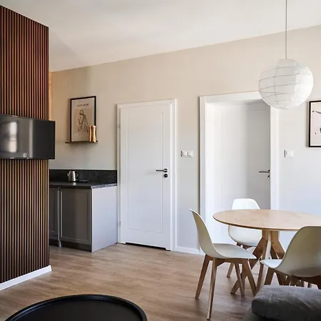 The House Near & Old Town Apartment