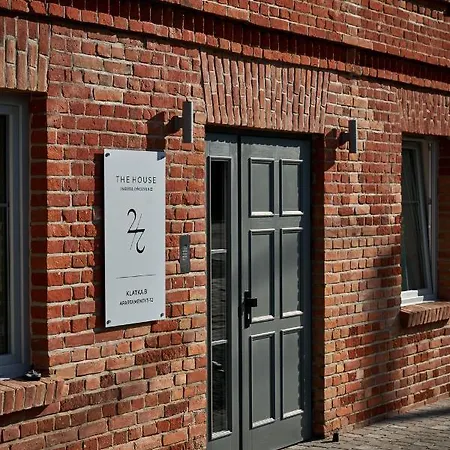 The House Near & Old Town Lägenhet *