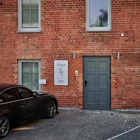 The House Near & Old Town Apartment *