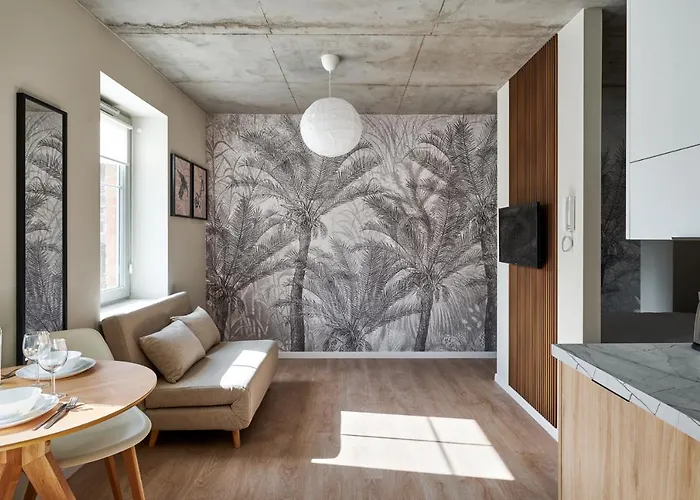 The House Near & Old Town Apartment *