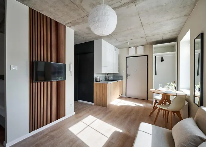 The House Near & Old Town Apartment *