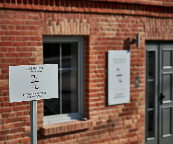 The House Near & Old Town Apartment *