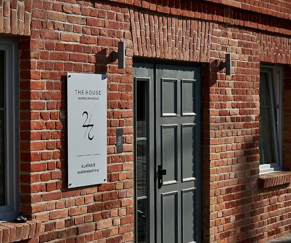 The House Near & Old Town Apartment *